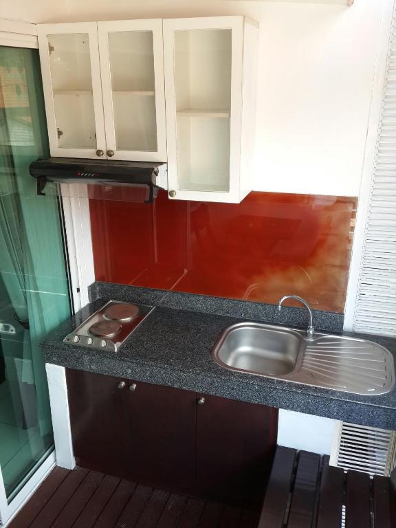 Kuchyň nebo kuchyňský kout v ubytování Kata Beach Studio Phuket