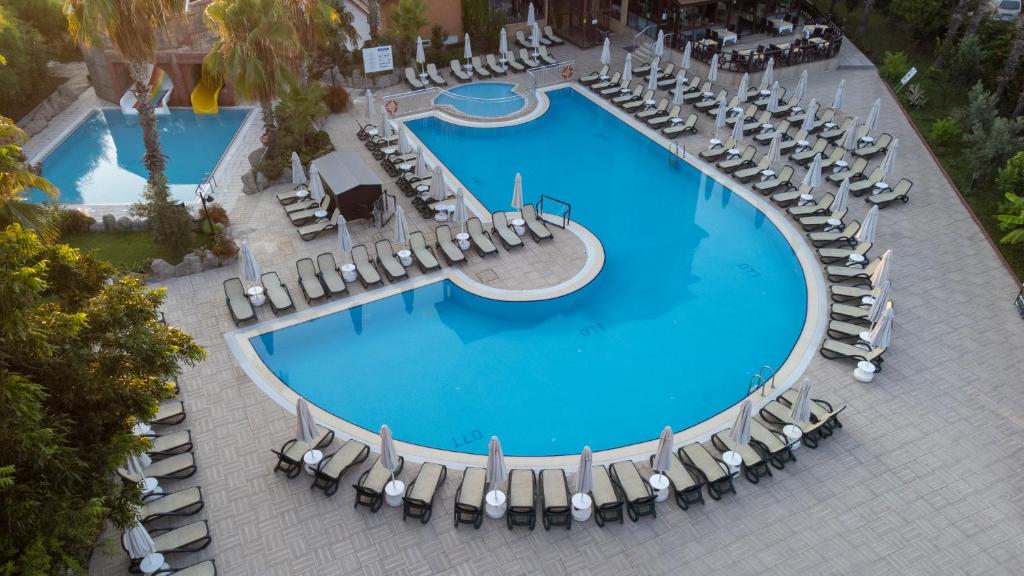 Bazén v ubytování Villa Side Hotel nebo v jeho okolí