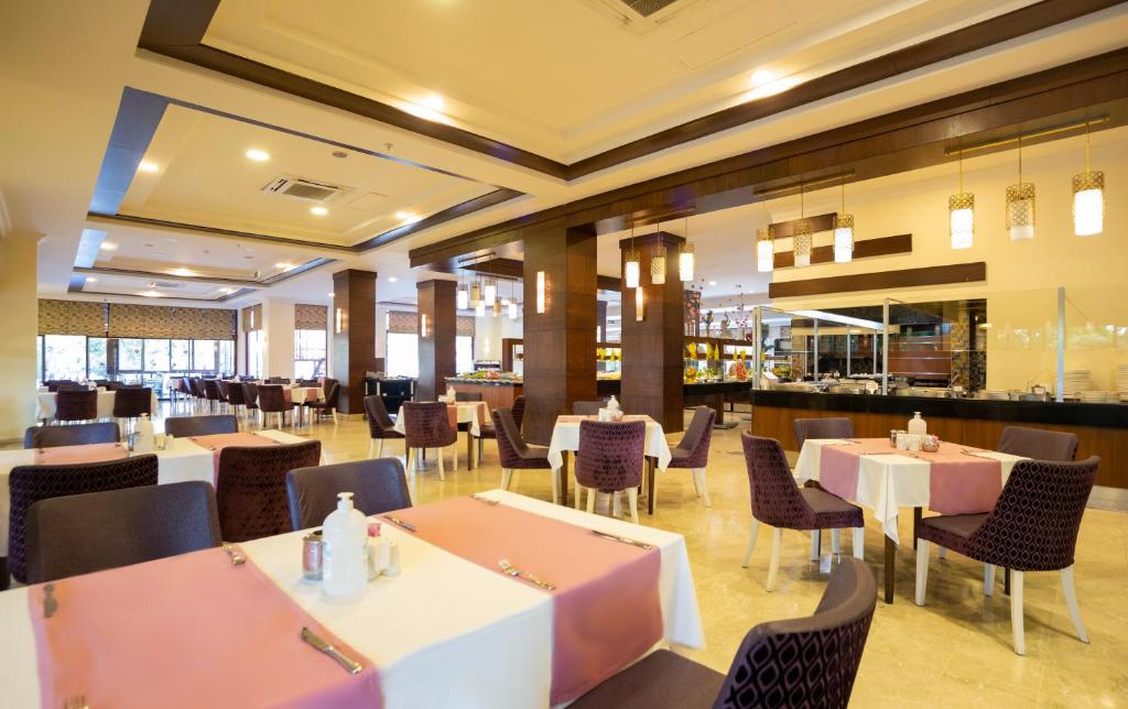 Restaurace v ubytování Villa Side Hotel