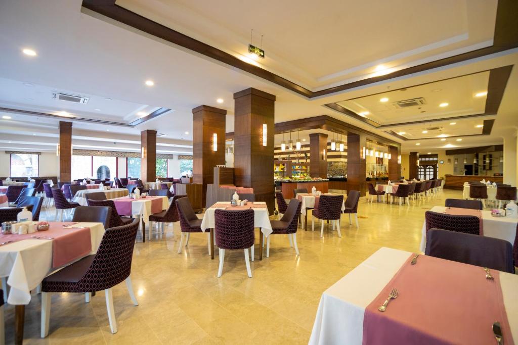 Restaurace v ubytování Villa Side Hotel