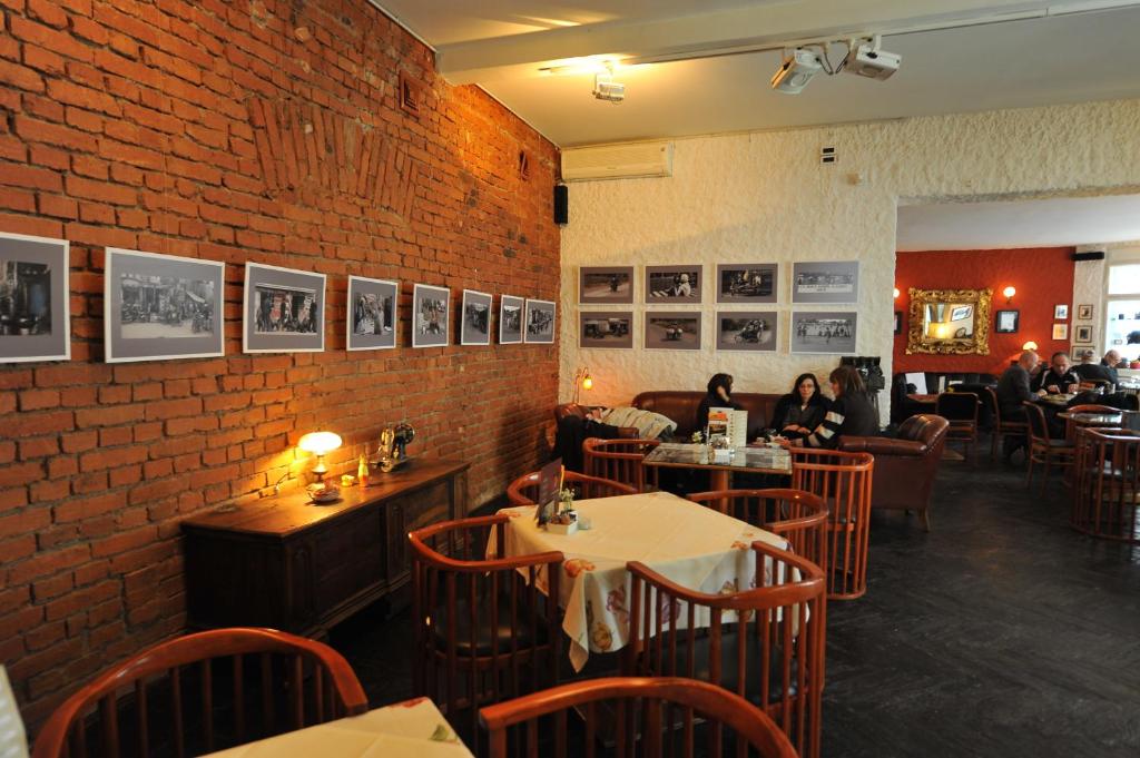 Reštaurácia alebo iné gastronomické zariadenie v ubytovaní B&B Fotić