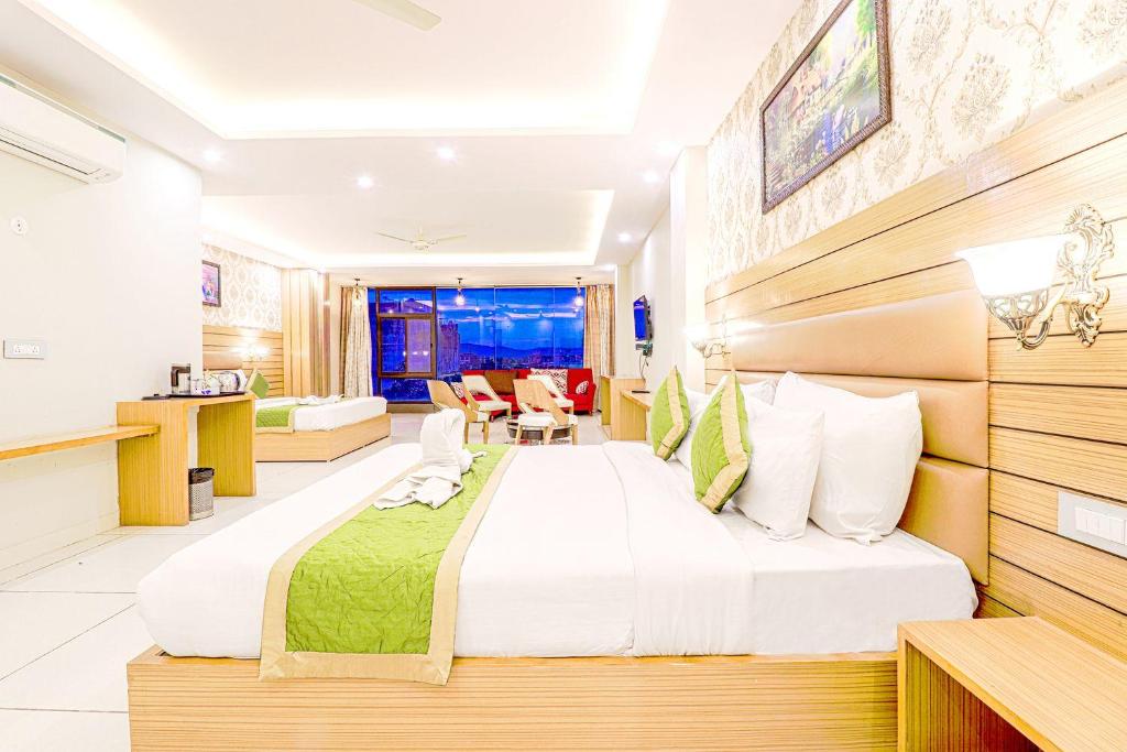 The Glory Hotel - 