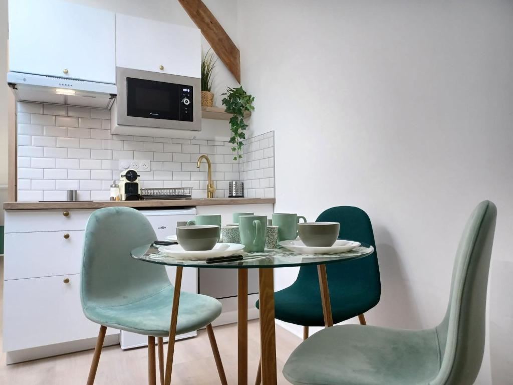 Dapur atau dapur kecil di #SEASONS. 2' from Av Champagne. Design cocoonig. NEW