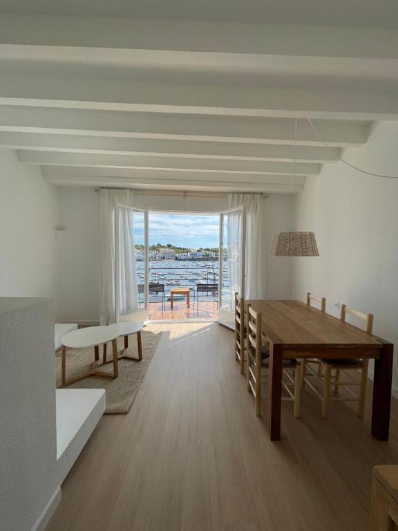 a dining room with a table and a view of the ocean at Habitatges Turístics Riba Pitxot - Norai in Cadaqués