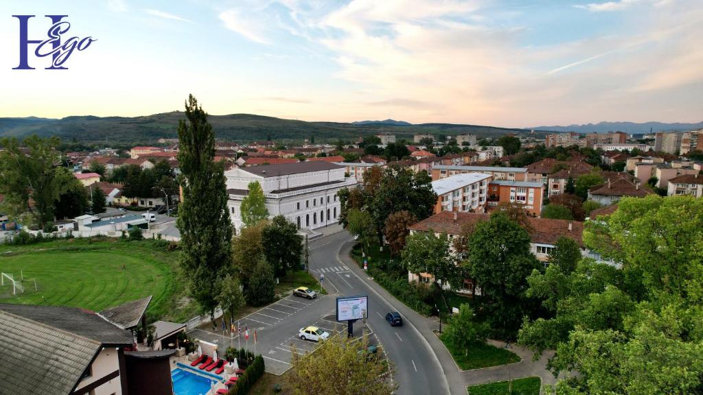 Nespecifikovaný výhled na hory nebo výhled na hory při pohledu z hotelu