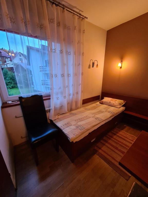Gościniec Halka - Triple Room With Private Bathroom