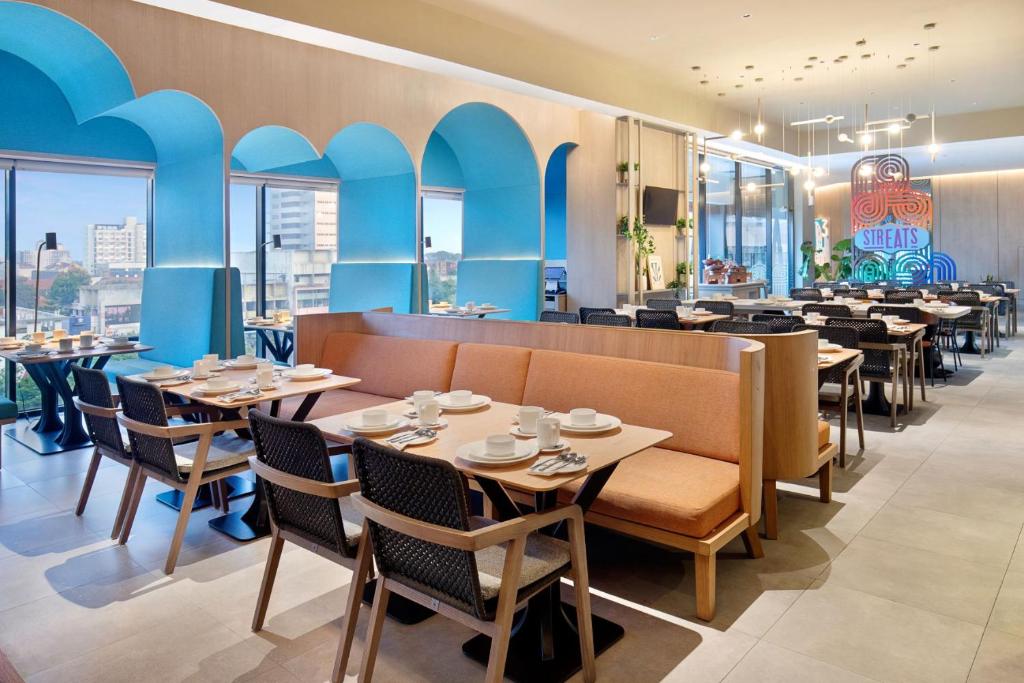 Posezení v ubytování ibis Styles Semarang Simpang Lima
