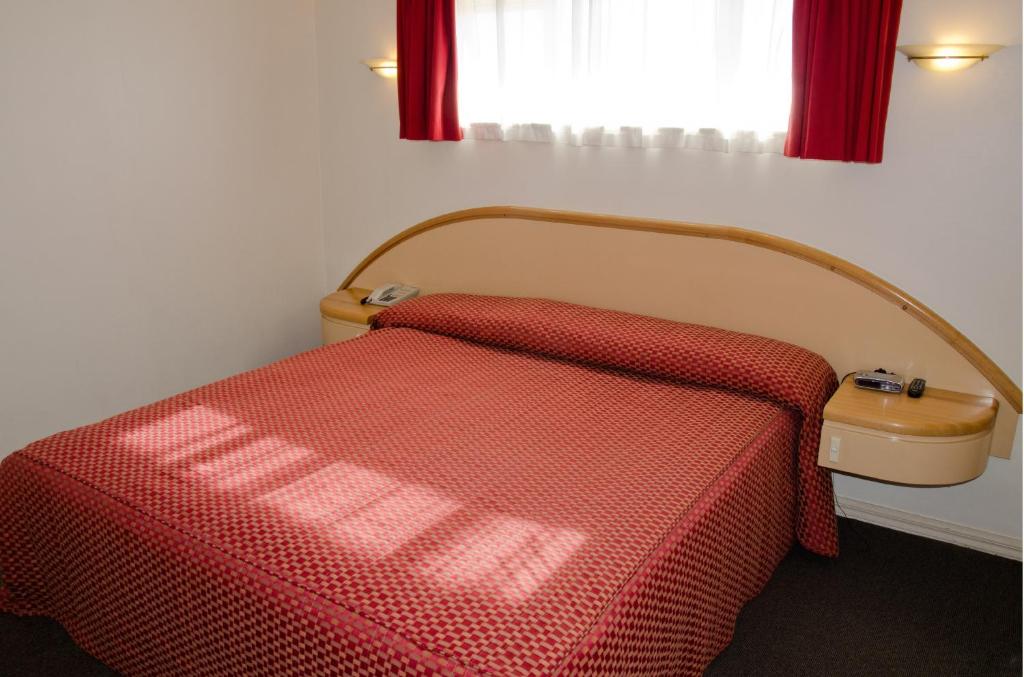 Postel nebo postele na pokoji v ubytování Beachfront Motel