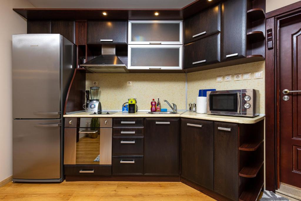 A kitchen or kitchenette at Centrally-located 1BD Apartment near Kapana by Flat Mаnager