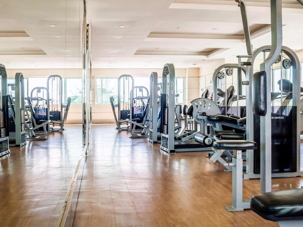 a gym with rows of treadmills and machines at Mercure Macae in Macaé