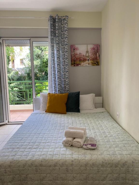 a bedroom with a large bed with towels on it at Kozani elegant. Διαμέρισμα στο κέντρο της κοζάνης in Kozani