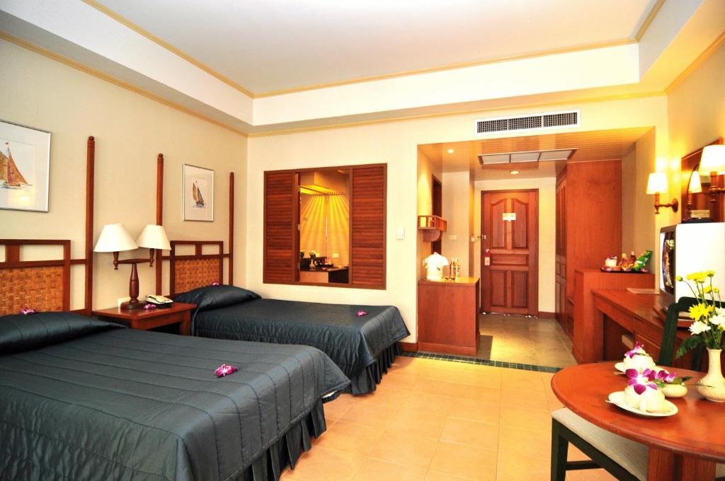 Postel nebo postele na pokoji v ubytování Karon Princess Hotel SHA EXTRA Plus