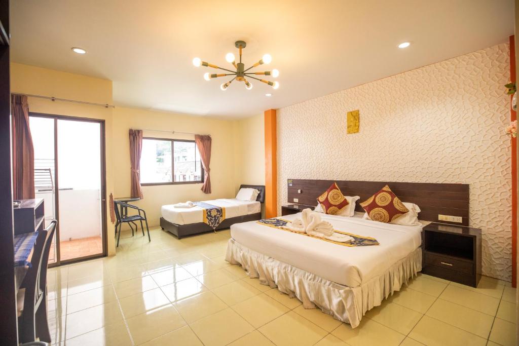 Postel nebo postele na pokoji v ubytování Lily Holiday hotel 百合假日酒店