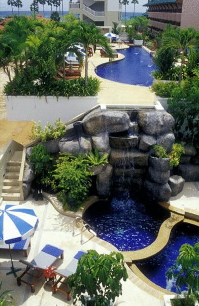 Bazén v ubytování Karon Princess Hotel SHA EXTRA Plus nebo v jeho okolí