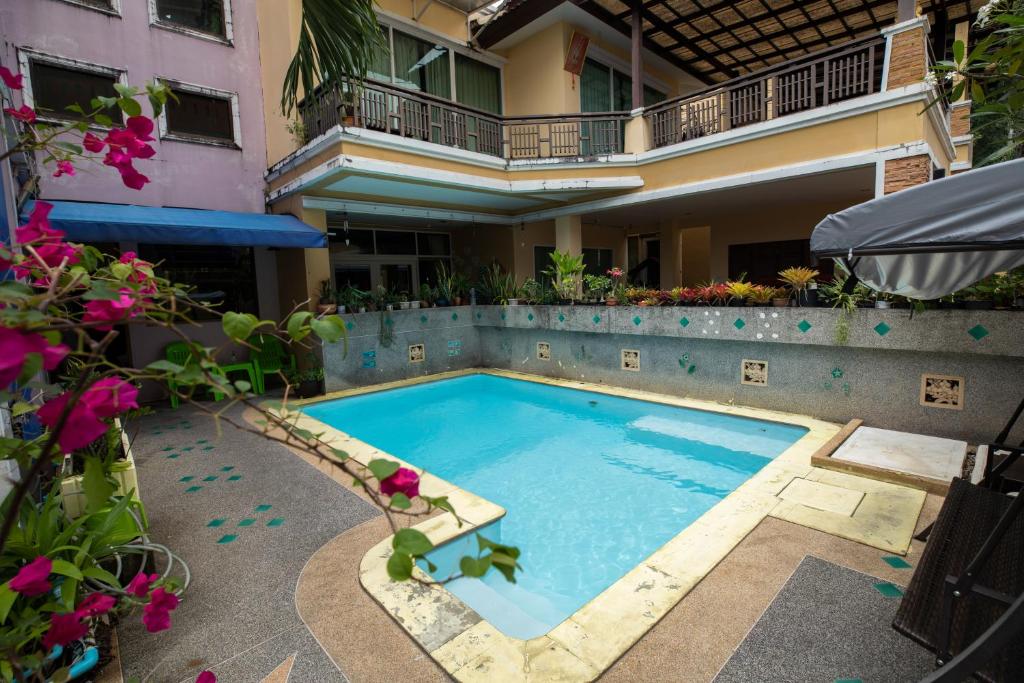 Bazén v ubytování Lily Holiday hotel 百合假日酒店 nebo v jeho okolí
