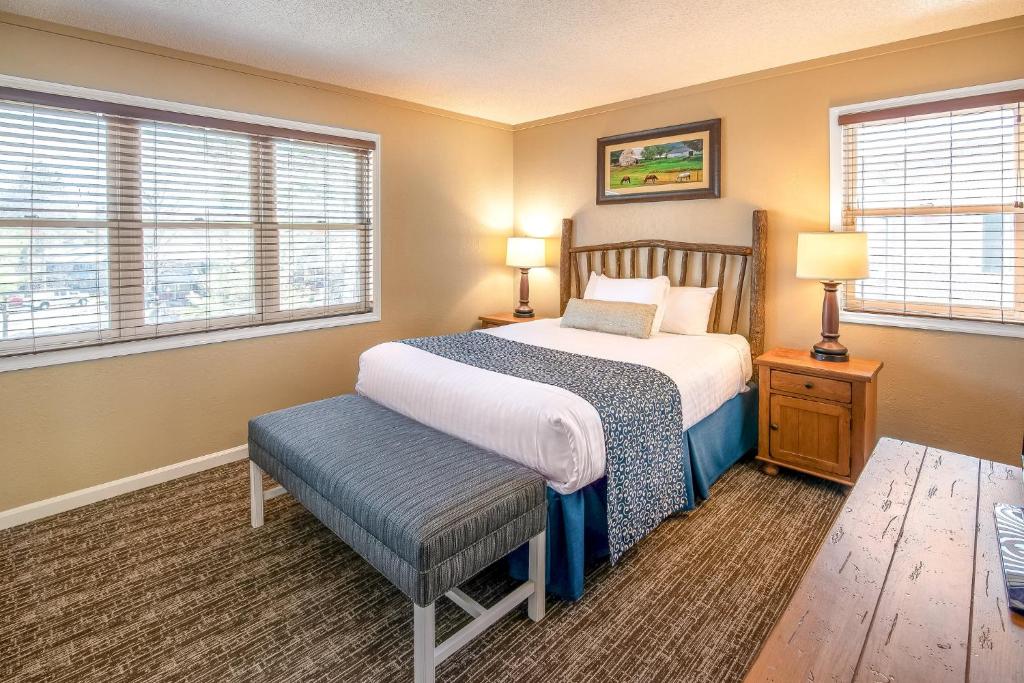 Holiday Inn Club Vacations Oak n Spruce Resort in the Berkshires photo