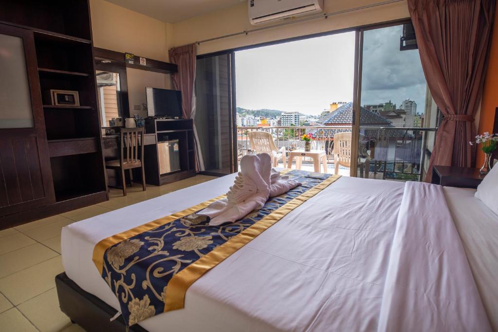 Postel nebo postele na pokoji v ubytování Lily Holiday hotel 百合假日酒店