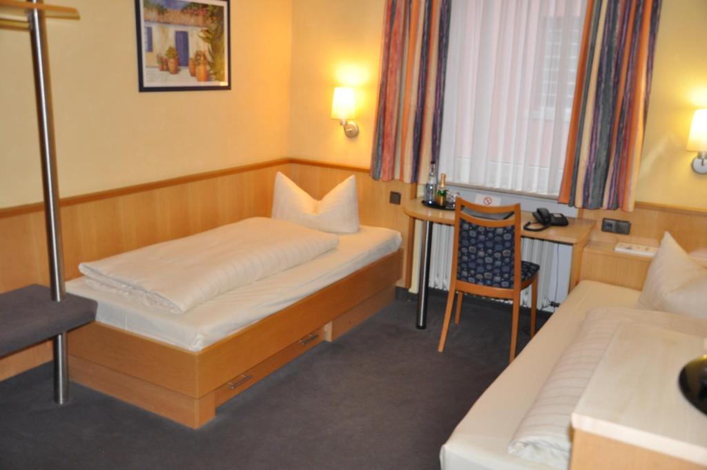 Postel nebo postele na pokoji v ubytování City Partner Hotel Strauss