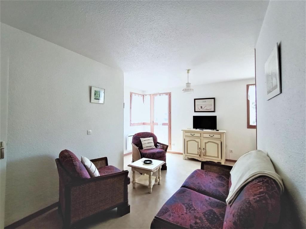 a living room with two chairs and a couch at Appartement Aix-les-Bains, 2 pièces, 2 personnes - FR-1-555-49 in Aix-les-Bains