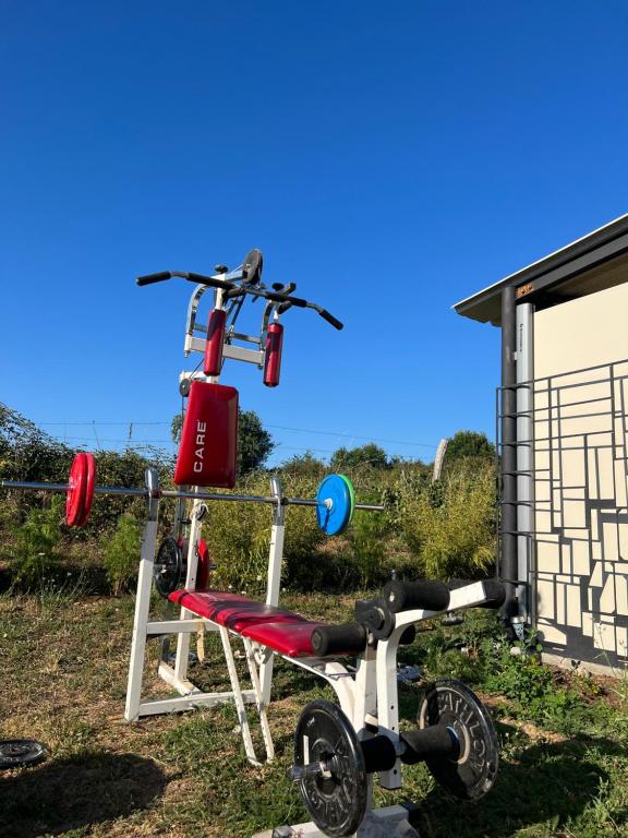 Posilňovňa alebo fitness centrum v ubytovaní Tout au bout du chemin