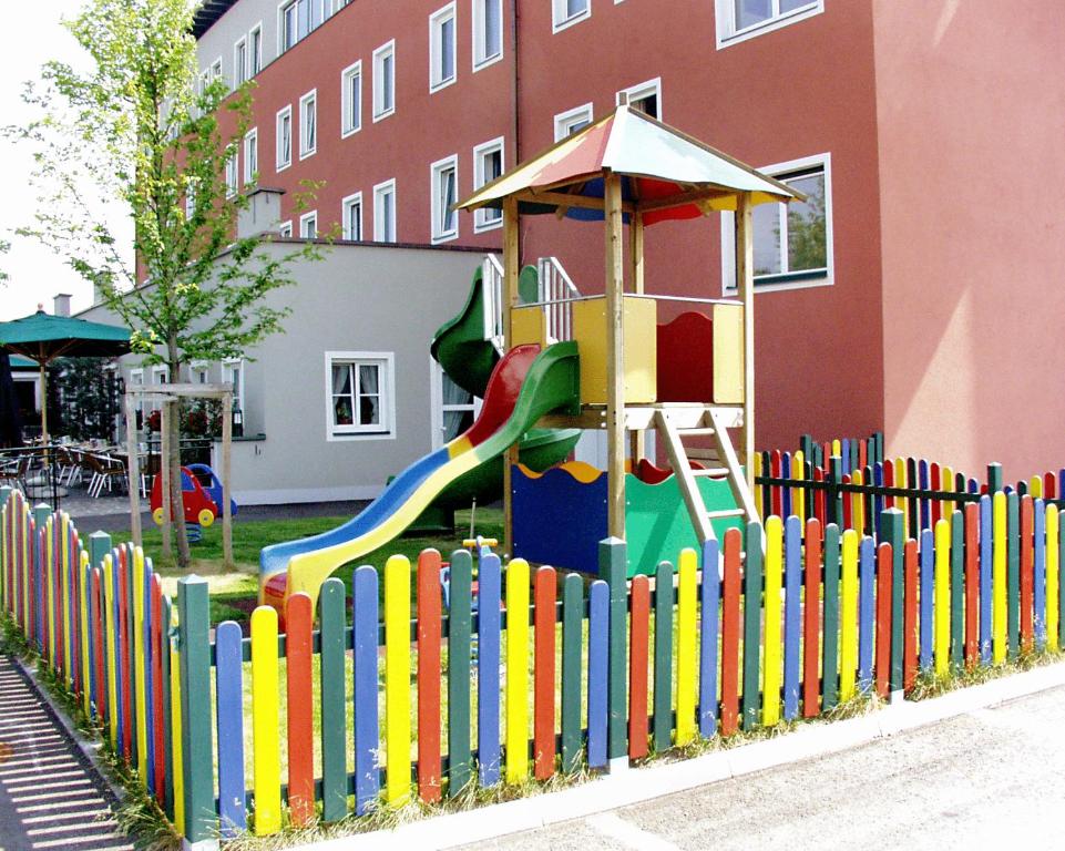 Herní místnost nebo prostor pro děti v ubytování Hotel Servus Europa Suben