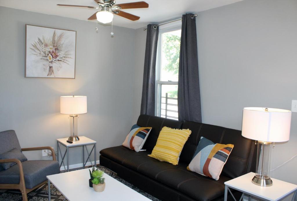 Home near downtown Baltimore city with parking, Lansdowne (updated