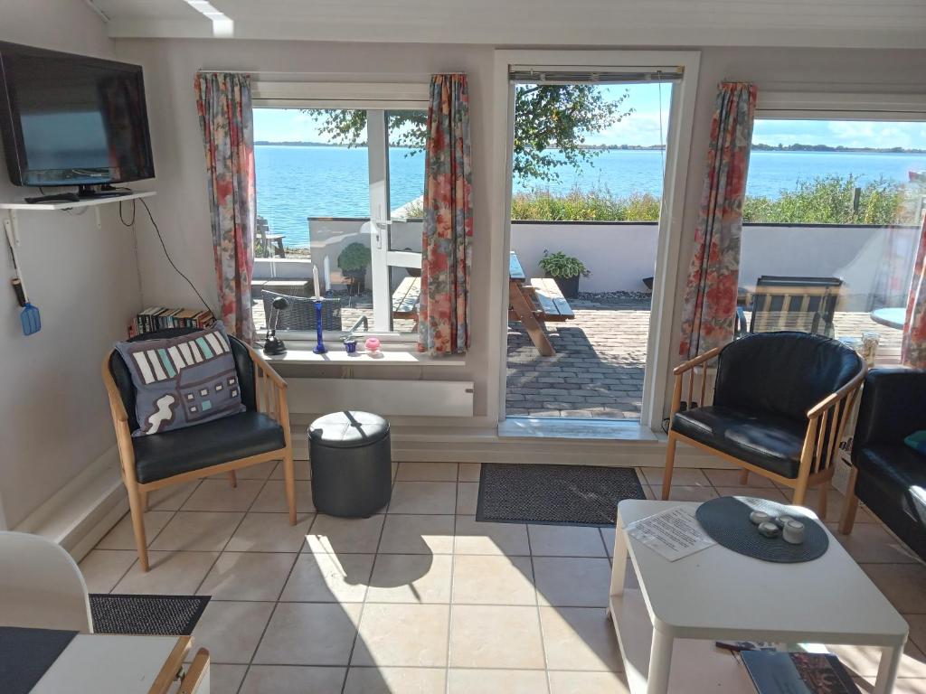 TV a/nebo společenská místnost v ubytování Strand Huset