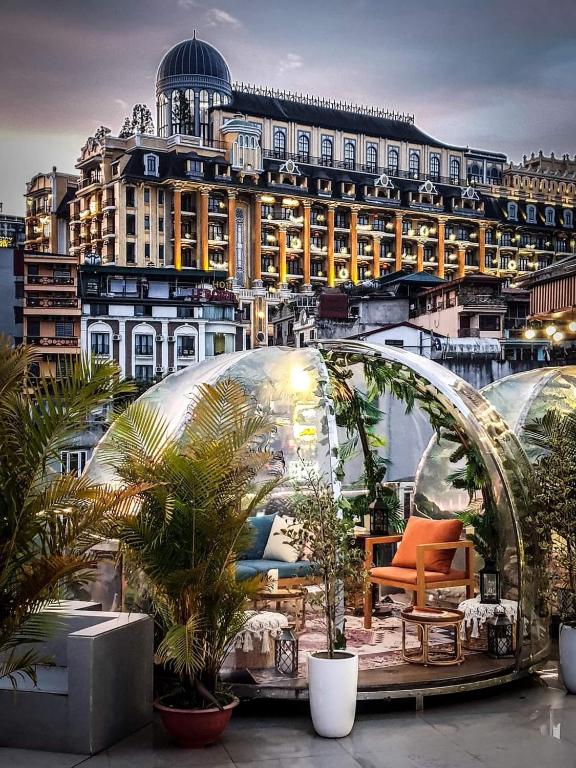 Tòa nhà nơi khách sạn tọa lạc