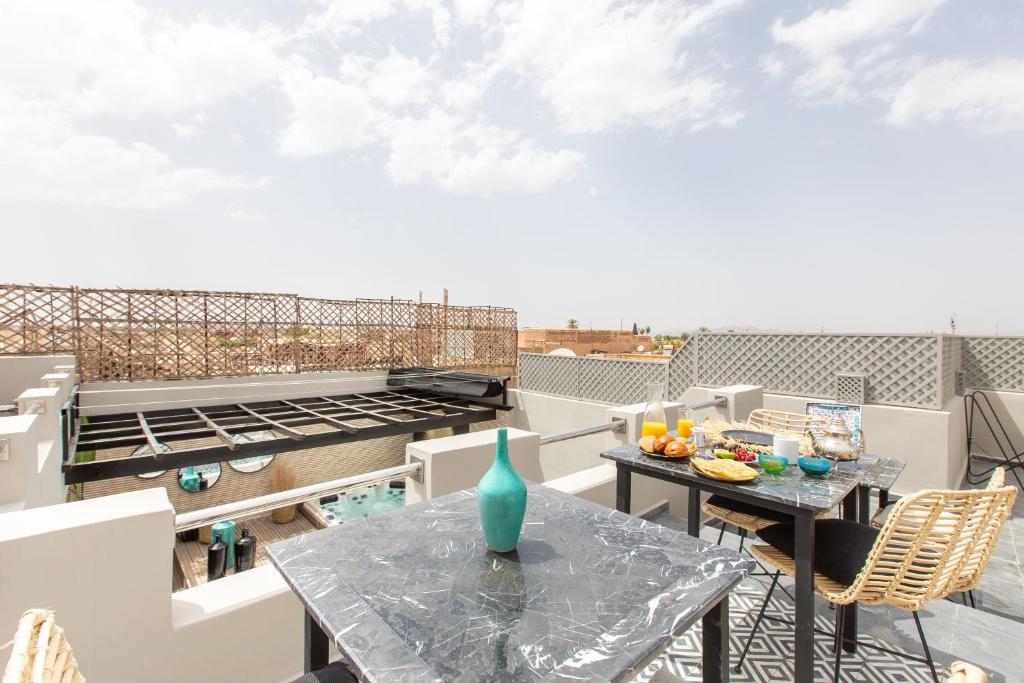Balkón nebo terasa v ubytování Riad Princesse Des Sables- Jaccuzzi& SPA-Breakfast