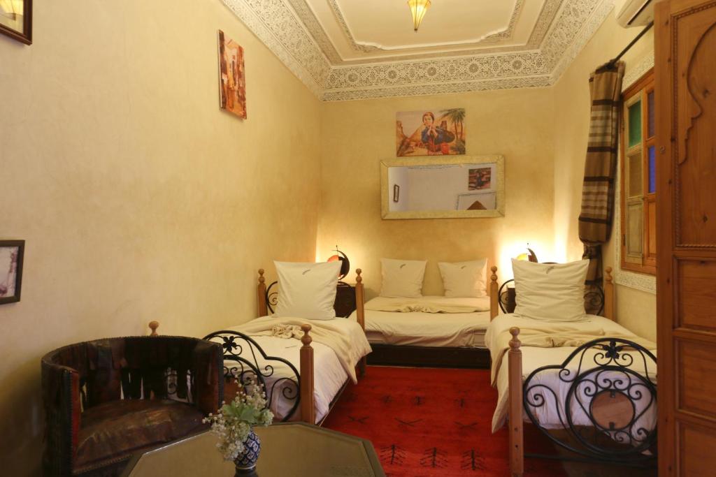 Postel nebo postele na pokoji v ubytování Riad Maissoun