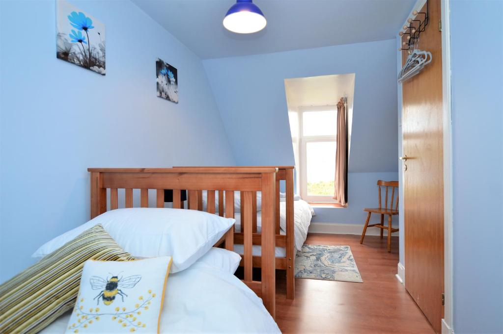 Postel nebo postele na pokoji v ubytování Chapelton Cottage