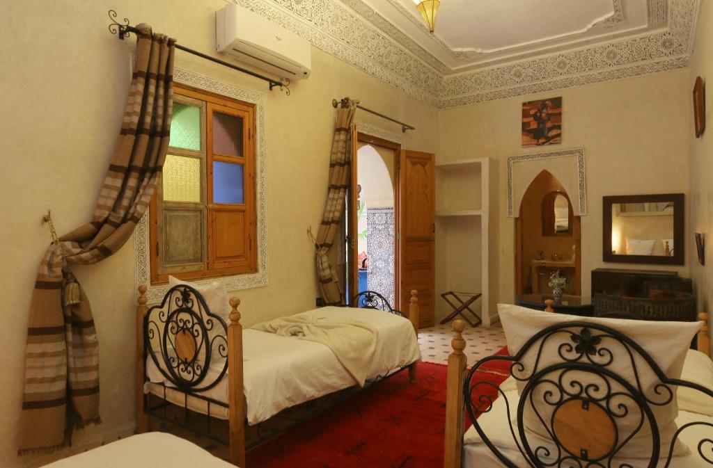 Postel nebo postele na pokoji v ubytování Riad Maissoun