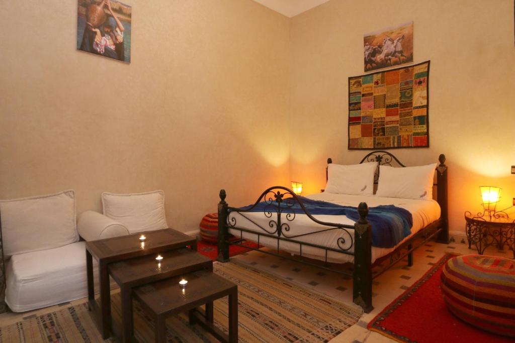 Postel nebo postele na pokoji v ubytování Riad Maissoun
