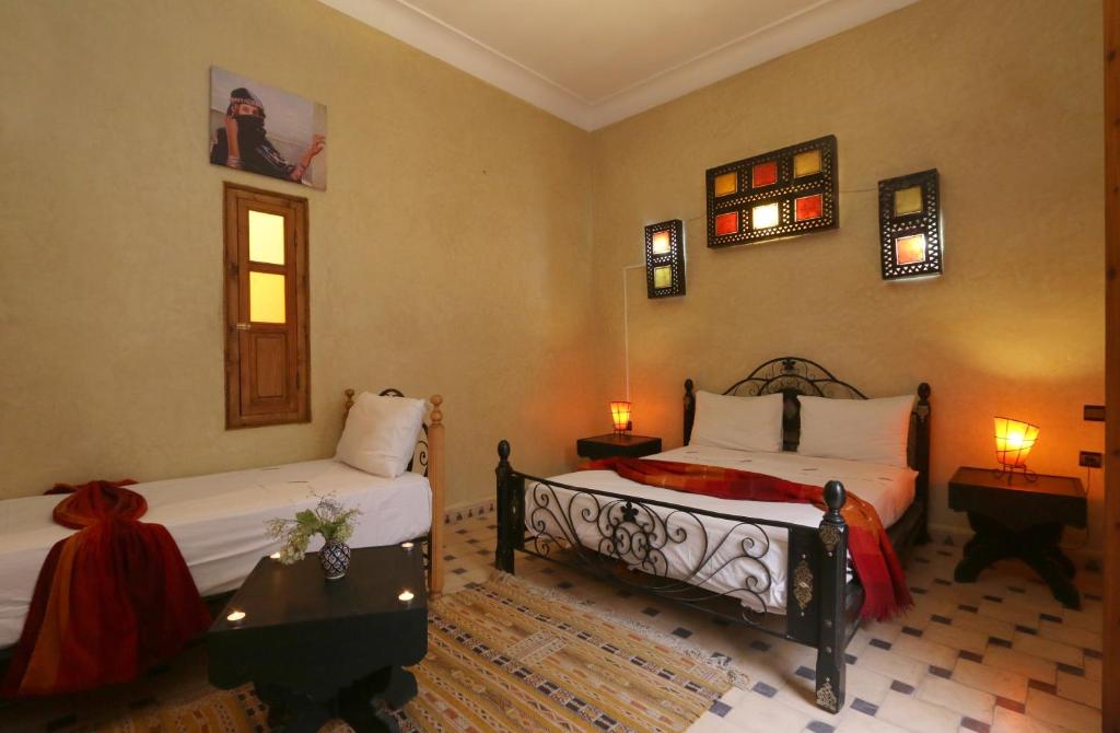Postel nebo postele na pokoji v ubytování Riad Maissoun