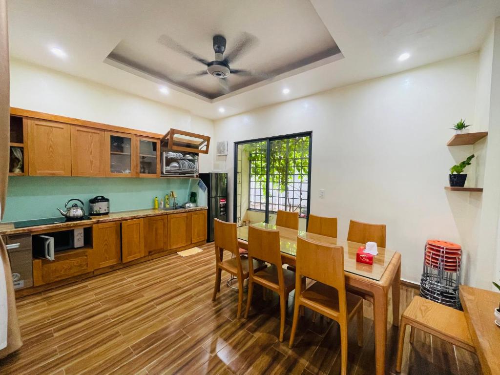 Η κουζίνα ή μικρή κουζίνα στο HoiAn Déja Blue I - Private villa with 4brs and pool