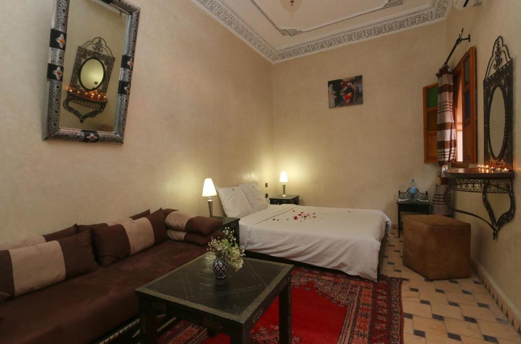 Postel nebo postele na pokoji v ubytování Riad Maissoun