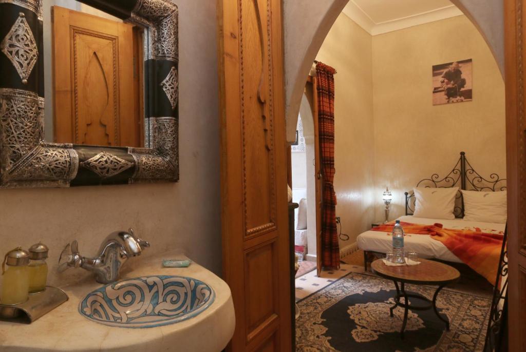 Postel nebo postele na pokoji v ubytování Riad Maissoun