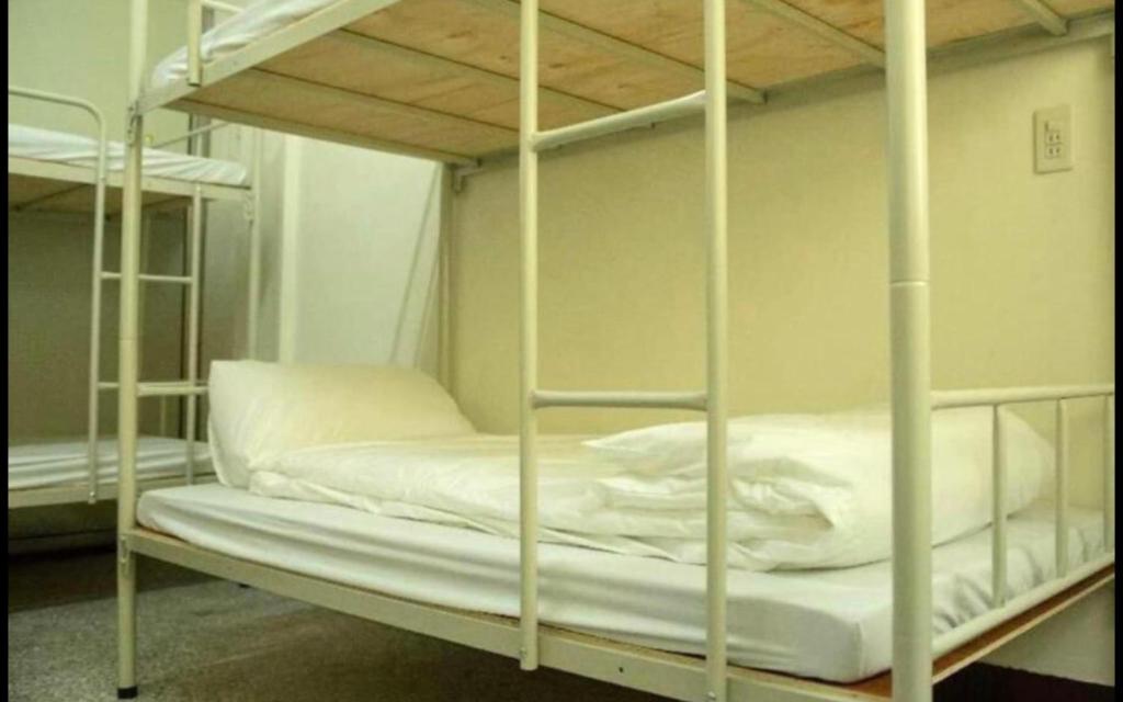 Tara 塔拉Guest House - Triple Chambre Avec Salle De Bain Partagée