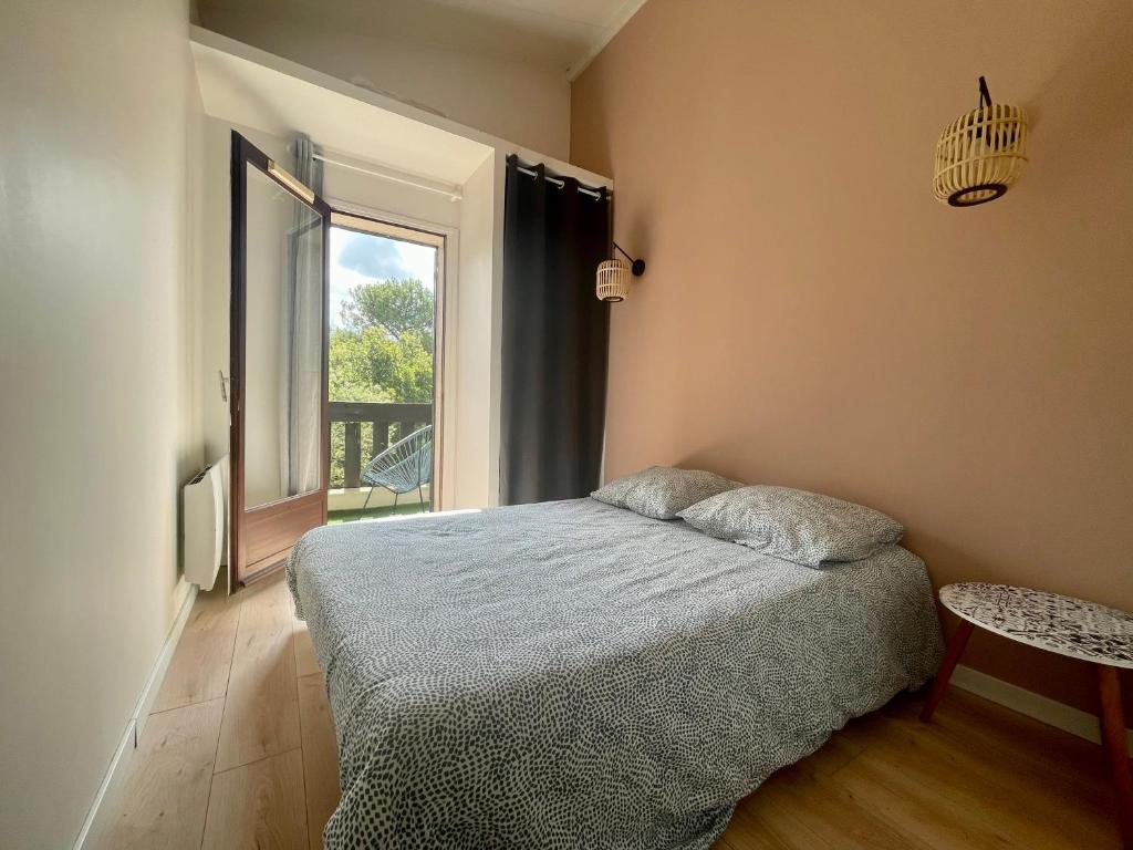Posteľ alebo postele v izbe v ubytovaní Maison chaleureuse entre pins et océan