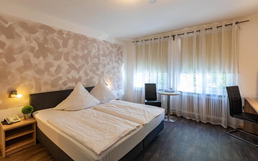 Postel nebo postele na pokoji v ubytování Stadt-gut-Hotel Großer Kurfürst