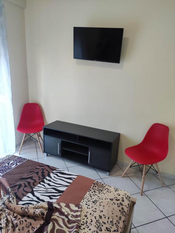TV a/nebo společenská místnost v ubytování GCM 1 ROOMS kentro k parking