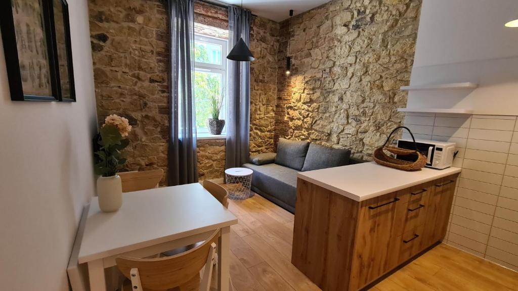 Fotografia z galérie ubytovania Szczytowa Kamienica Apartamenty Blisko Centrum v destinácii Čenstochová