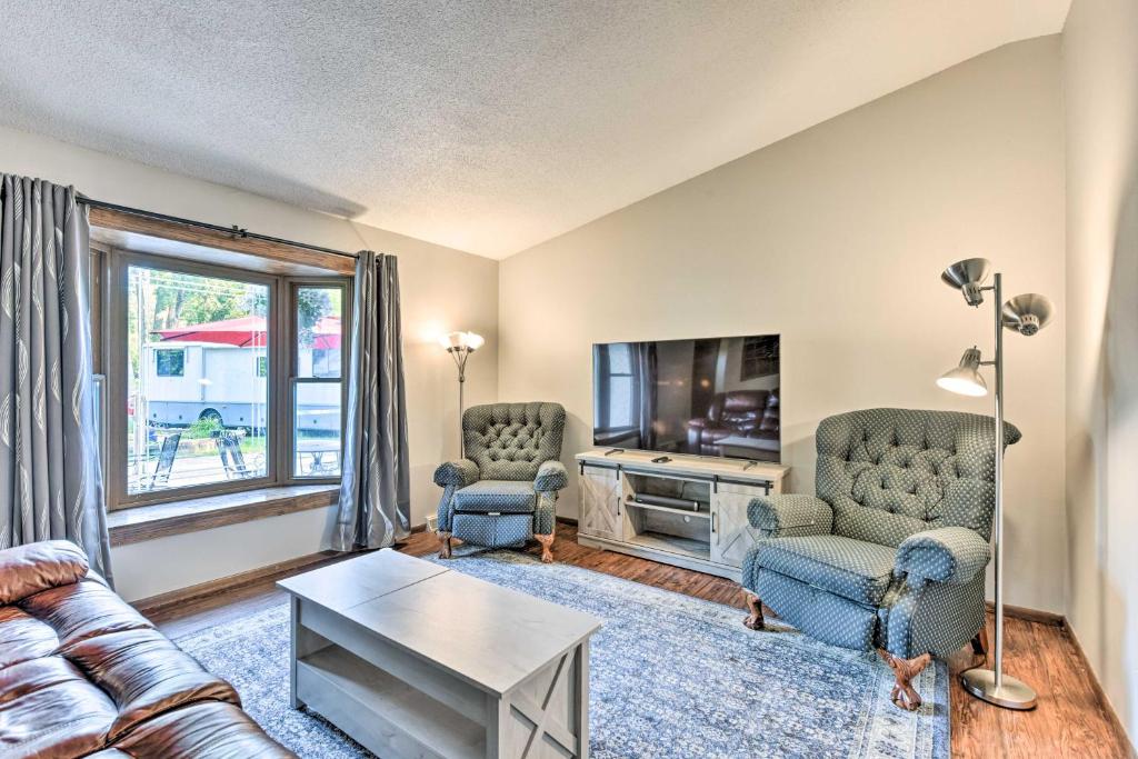 Gallery image of Dog-Friendly Eden Prairie Escape Near Beach! in Eden Prairie