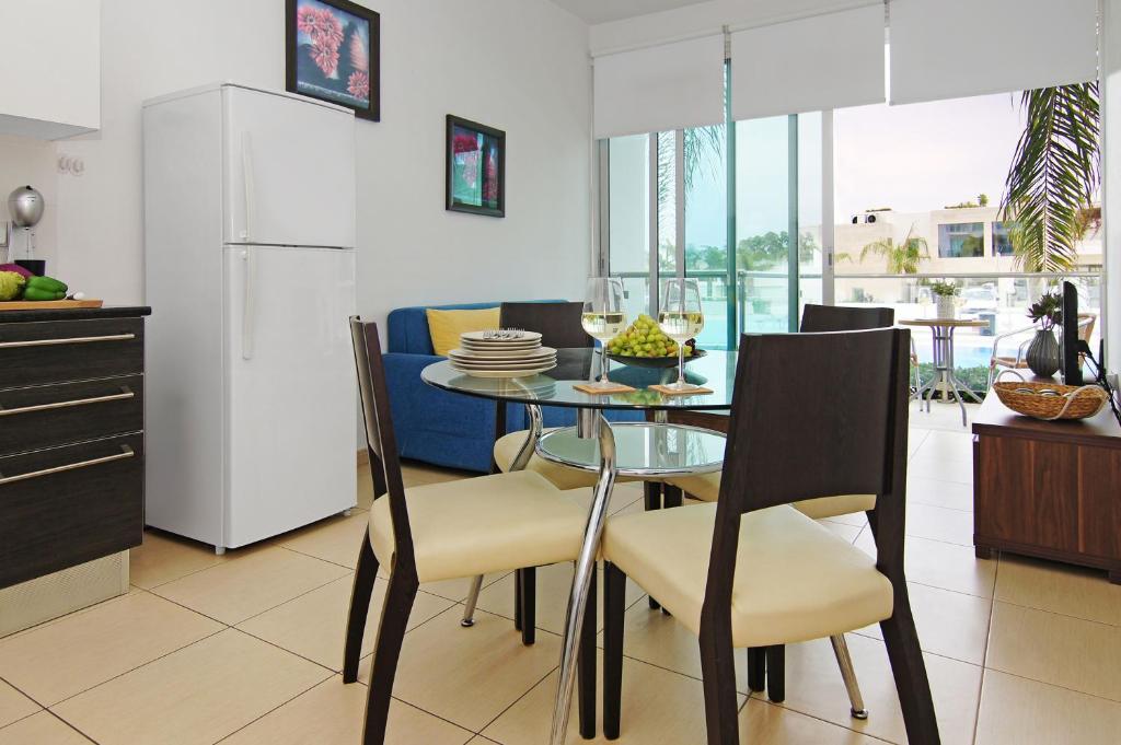 Kuchyň nebo kuchyňský kout v ubytování DIANA - Coralli Beachfront Apartment