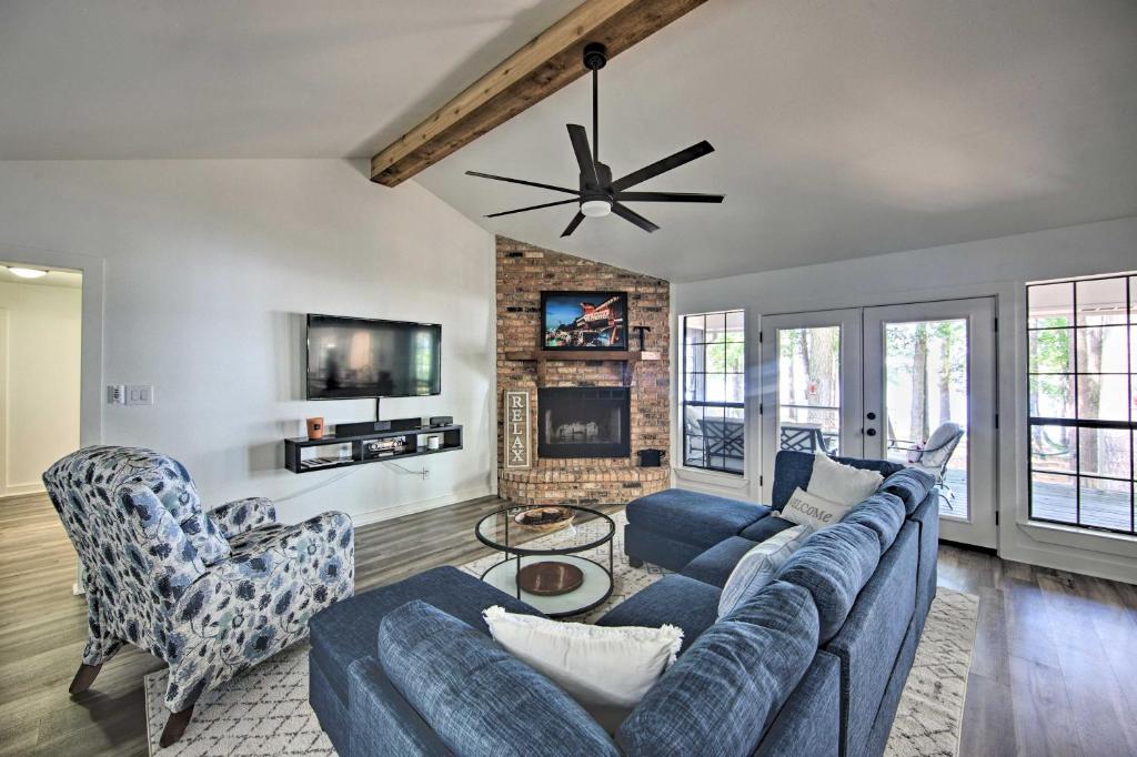 Luxe Lakehouse with Sunset Views on Lake Palestine!, Flint Updated 2024 Prices