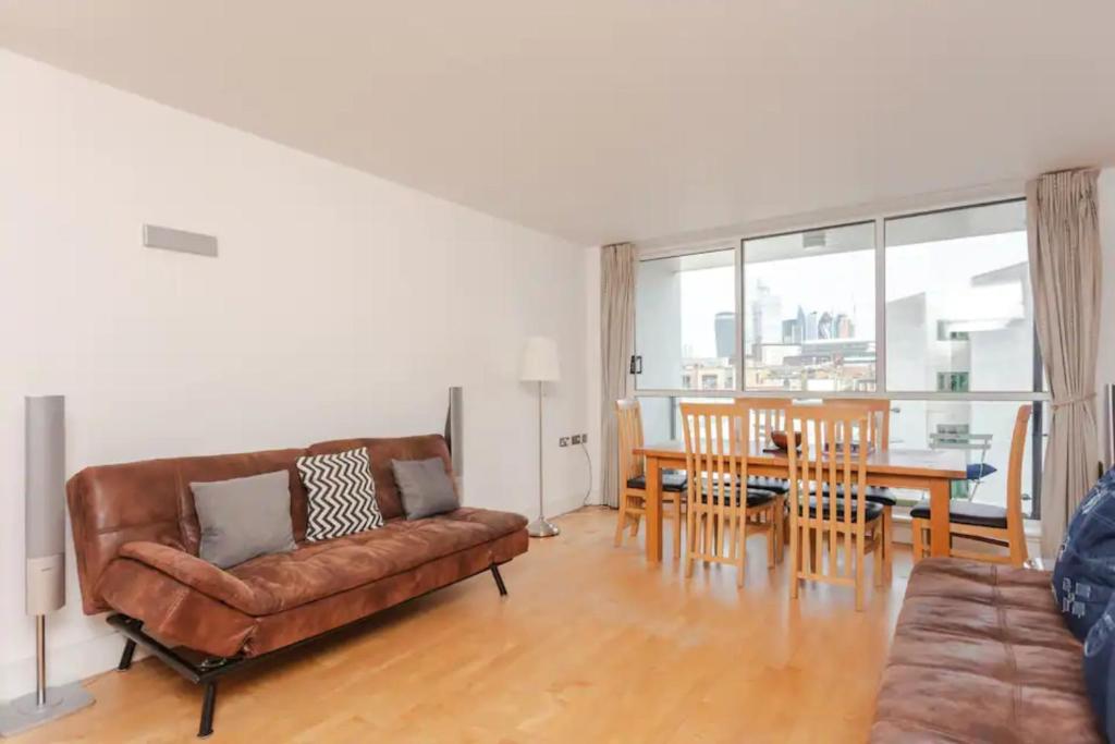 a living room with a couch and a table at Spacious 2 Bedroom Flat on Bermondsey St in London