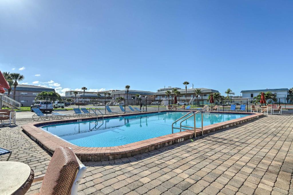 Swimmingpoolen hos eller tæt på The Palms Cocoa Beach Condo Walk to Beach!