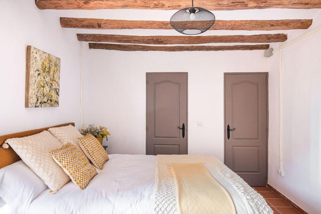A bed or beds in a room at Casa Pardal Coliving & Coworking