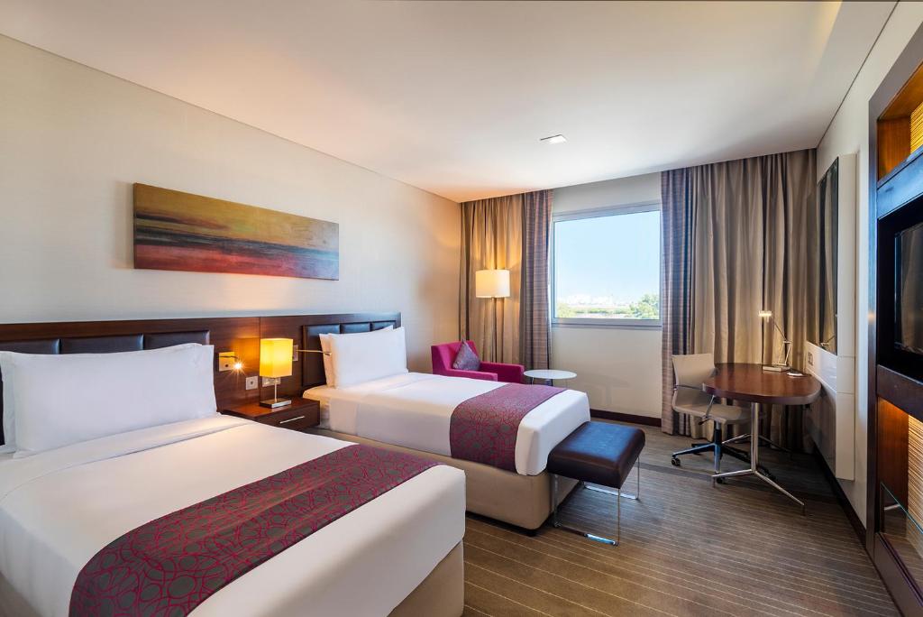 TV a/nebo společenská místnost v ubytování Holiday Inn Muscat AlSeeb by IHG