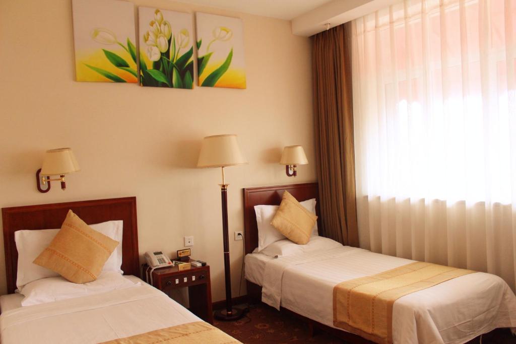 Postel nebo postele na pokoji v ubytování King Parkview Hotel